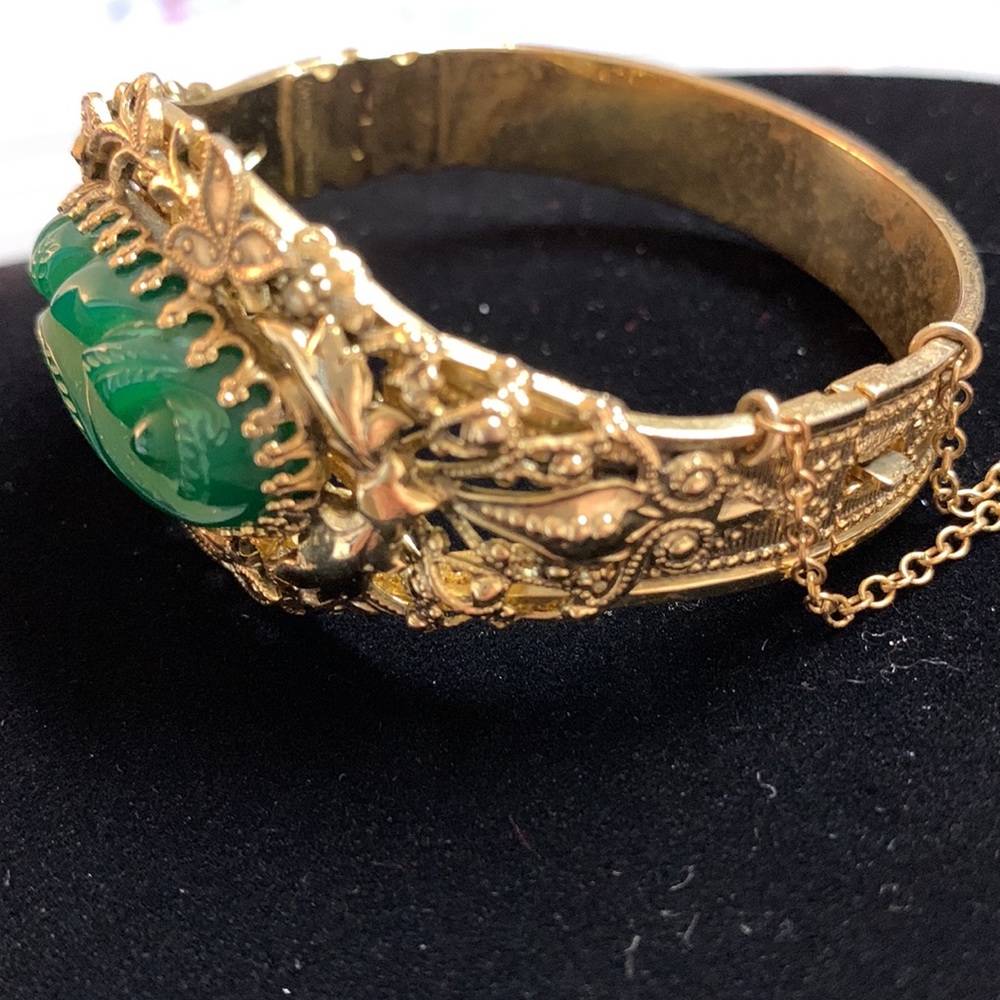 Whiting & Davis Vintage GoldTone Bracelet w/Green Gemstone with a Rose carved in - Picture 13 of 15